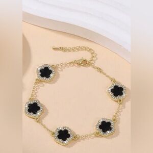 Elegant Gold and Black clover very beautiful for a meeting occasion 🌹